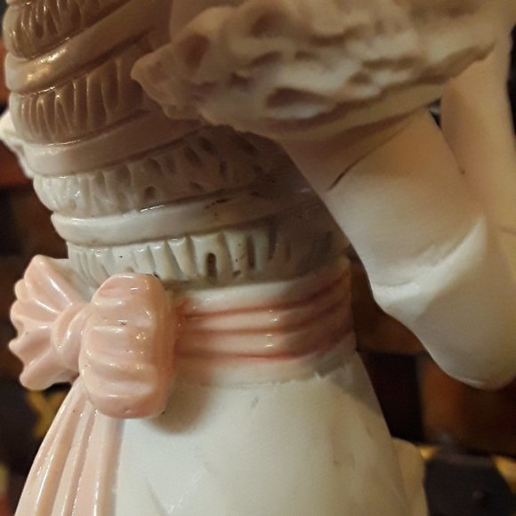 Pucci Victorian Woman with Parasol Figurine - Picture 9 of 9